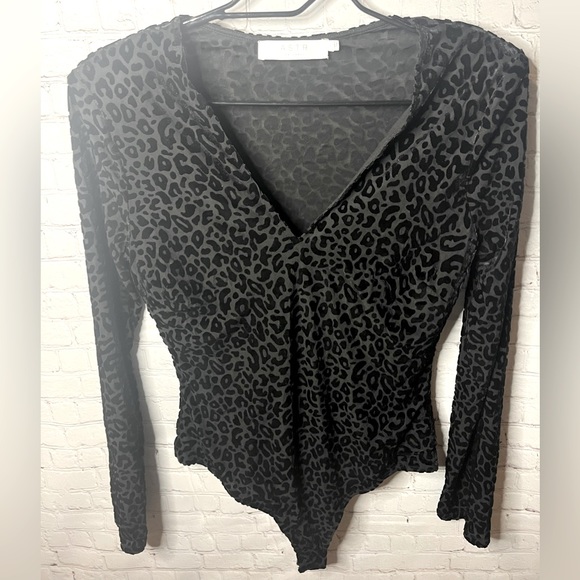 Astr Tops - Astr the Label Black Burnout Bodysuit Size Large